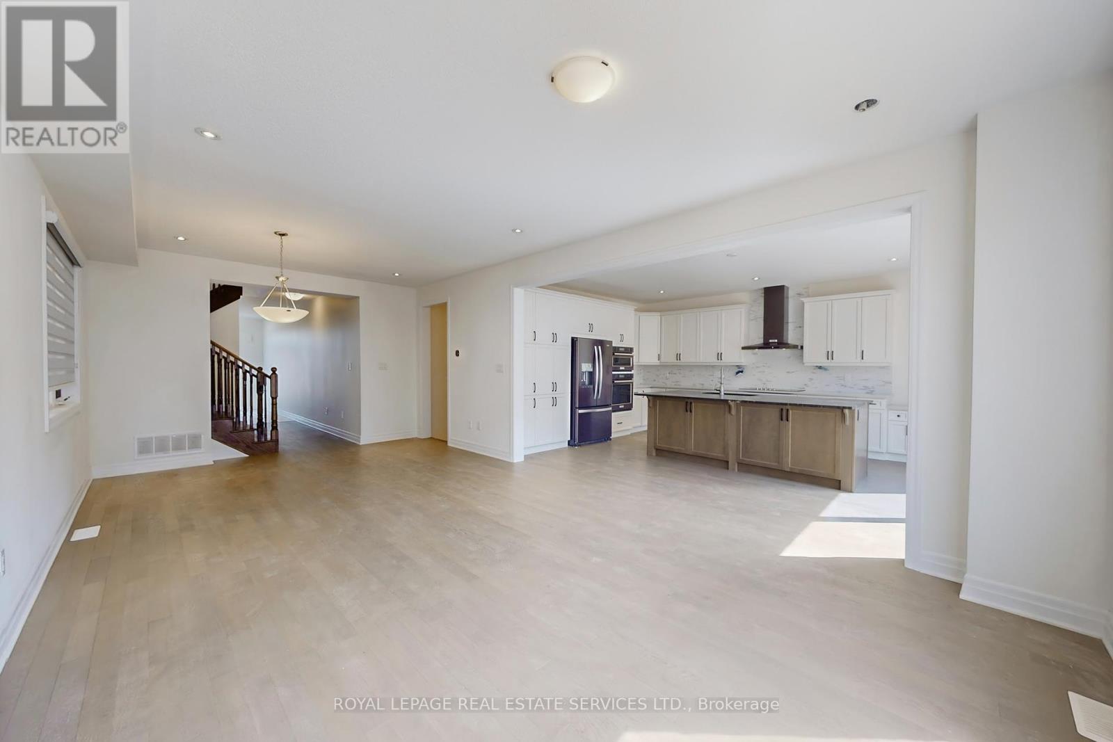 1388 Sycamore Garden, Milton (Cb Cobban), Ontario  L9E 1R3 - Photo 4 - W12420780