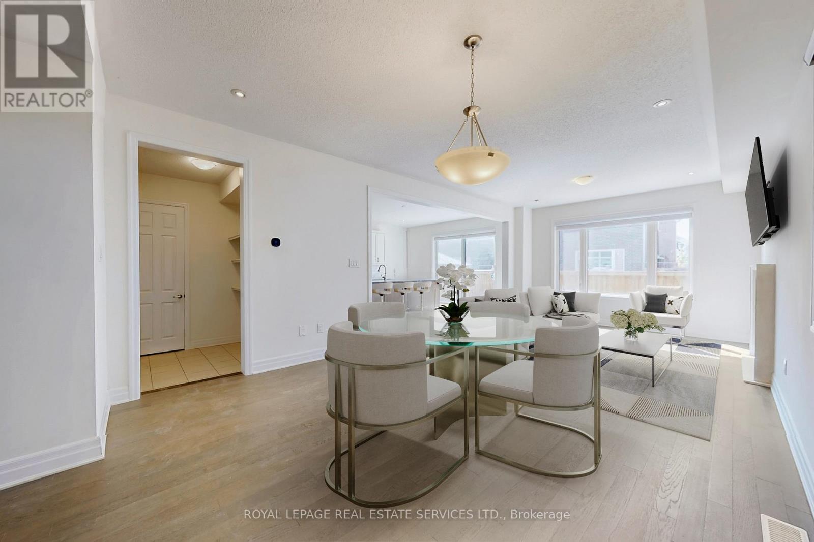1388 Sycamore Garden, Milton (Cb Cobban), Ontario  L9E 1R3 - Photo 5 - W12420780