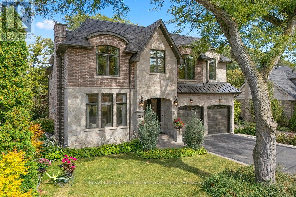Property at 1285 MINEOLA GARDENS image 1