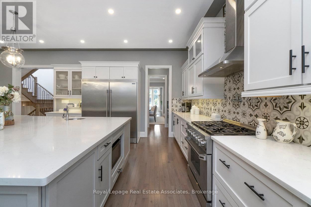 1285 Mineola Gardens, Mississauga, Ontario  L5G 3Y5 - Photo 13 - W12420783