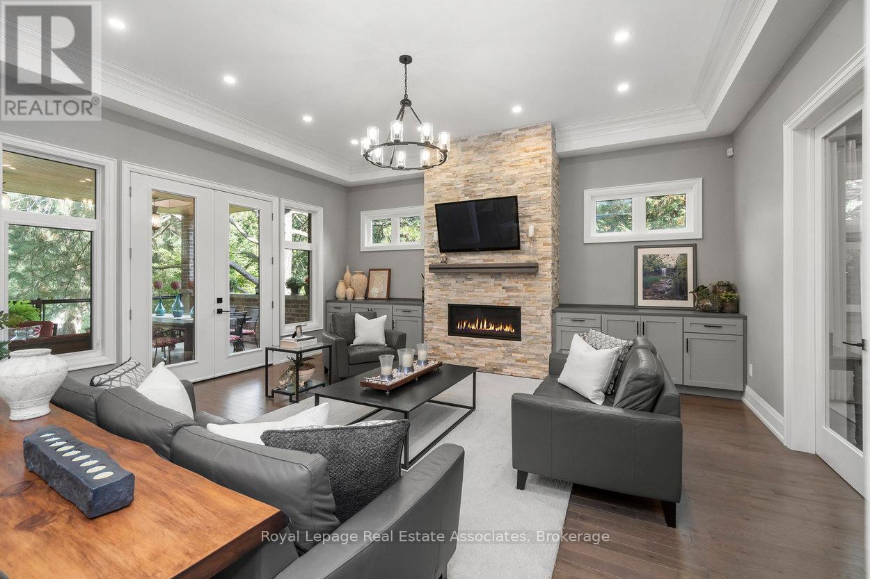 1285 Mineola Gardens, Mississauga, Ontario  L5G 3Y5 - Photo 14 - W12420783