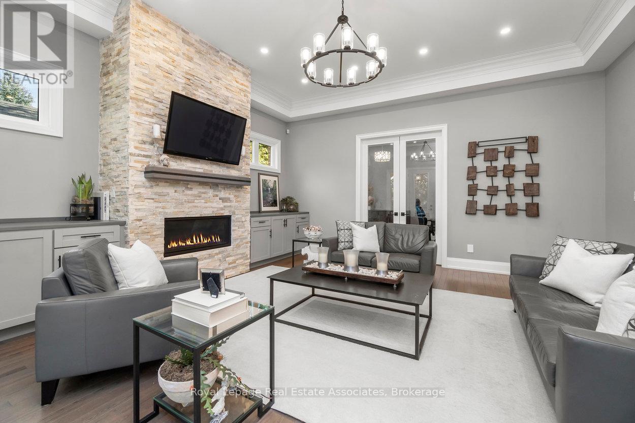 1285 Mineola Gardens, Mississauga, Ontario  L5G 3Y5 - Photo 15 - W12420783