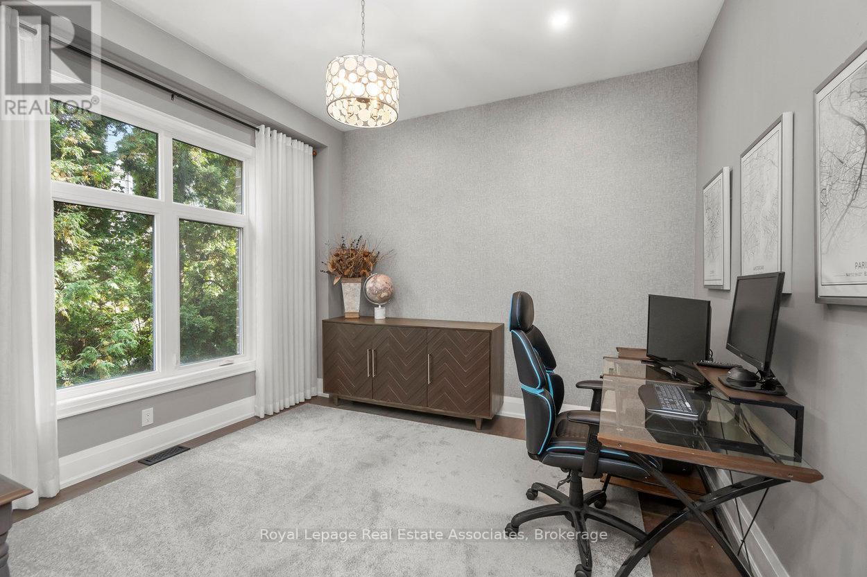 1285 Mineola Gardens, Mississauga, Ontario  L5G 3Y5 - Photo 17 - W12420783