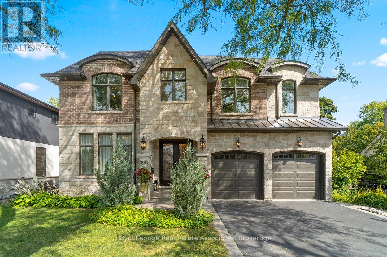 Property at 1285 MINEOLA GARDENS image 2