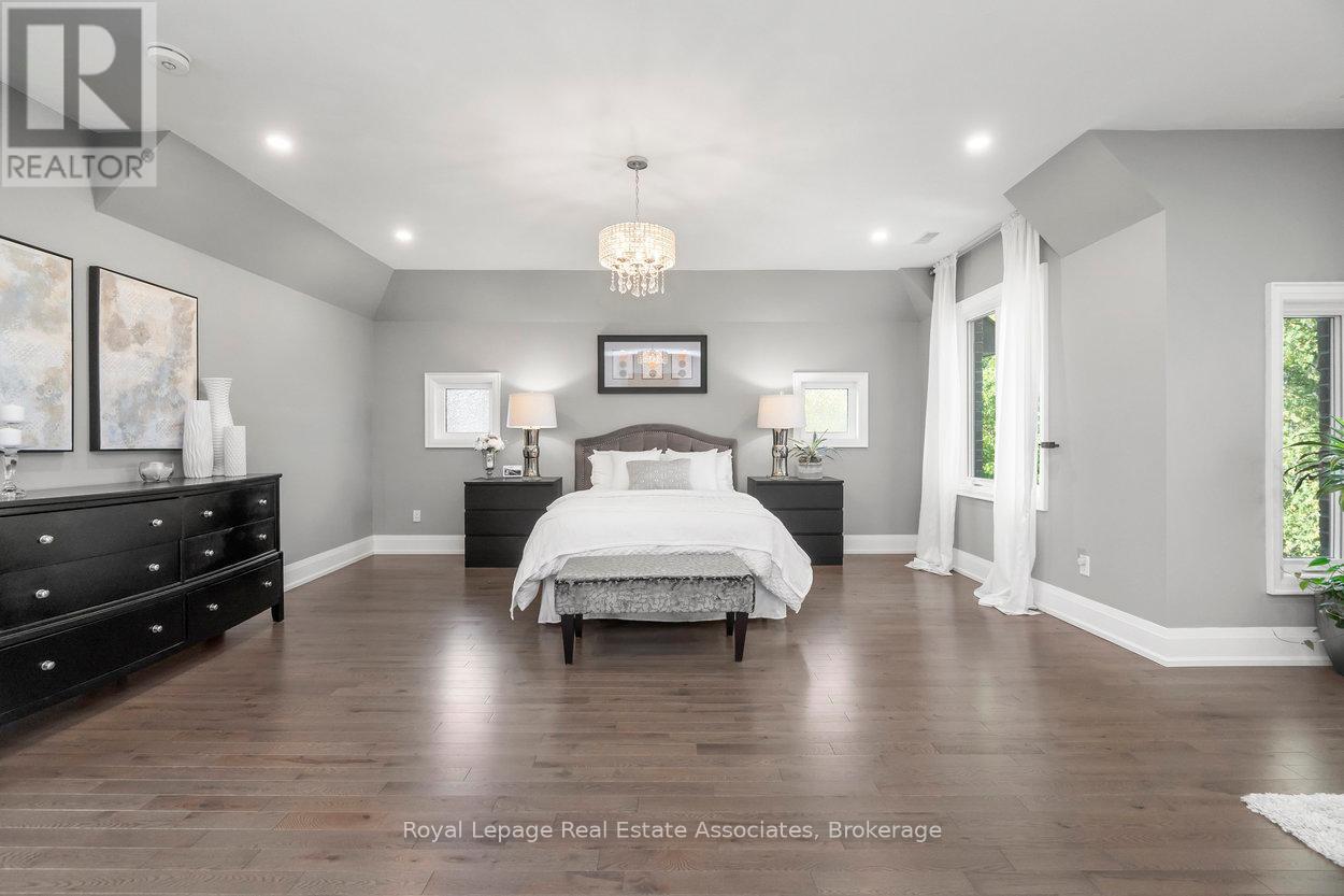 1285 Mineola Gardens, Mississauga, Ontario  L5G 3Y5 - Photo 20 - W12420783