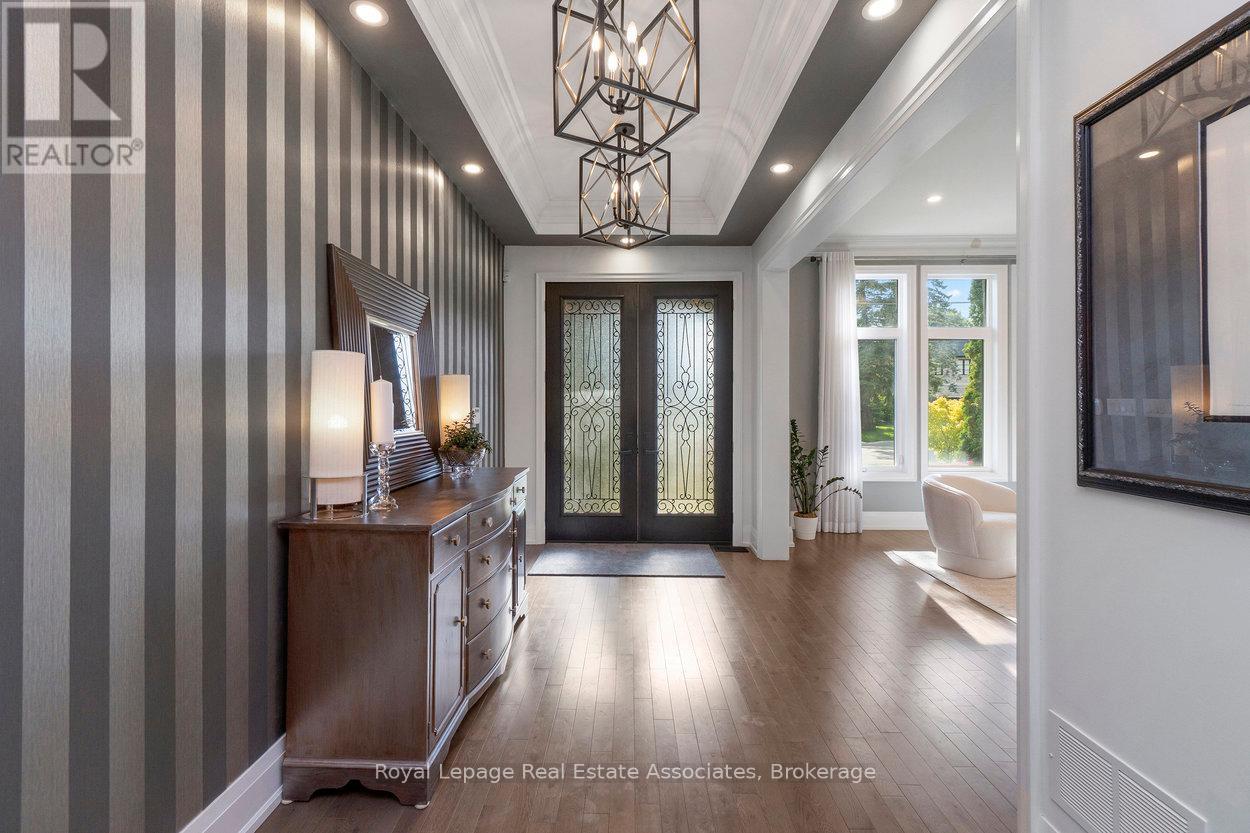 Property at 1285 MINEOLA GARDENS image 3