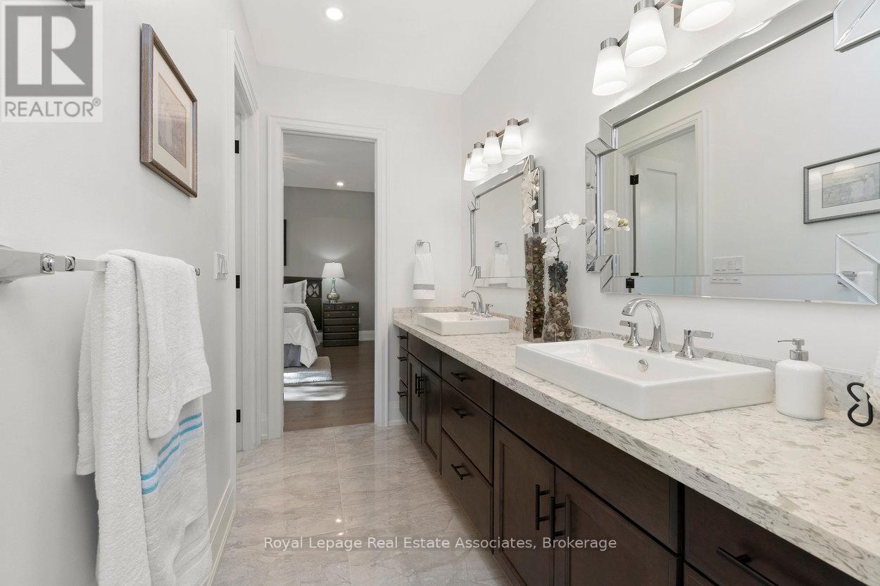 1285 Mineola Gardens, Mississauga, Ontario  L5G 3Y5 - Photo 31 - W12420783