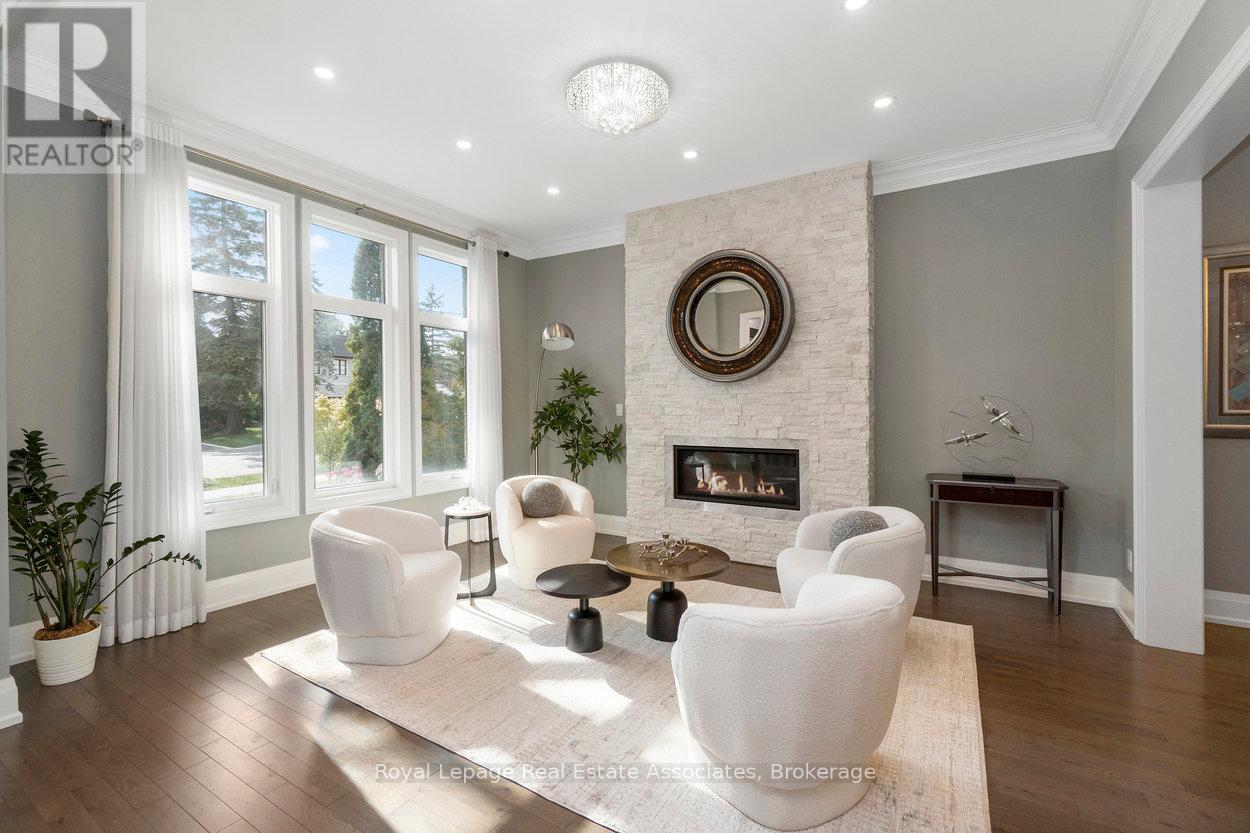 Property at 1285 MINEOLA GARDENS image 4