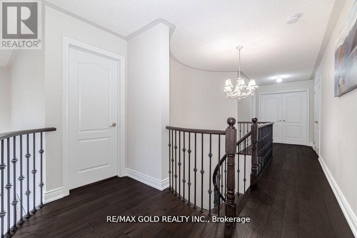 29 Ocean Ridge Drive, Brampton, Ontario  L6R 3K5 - Photo 18 - W12420814