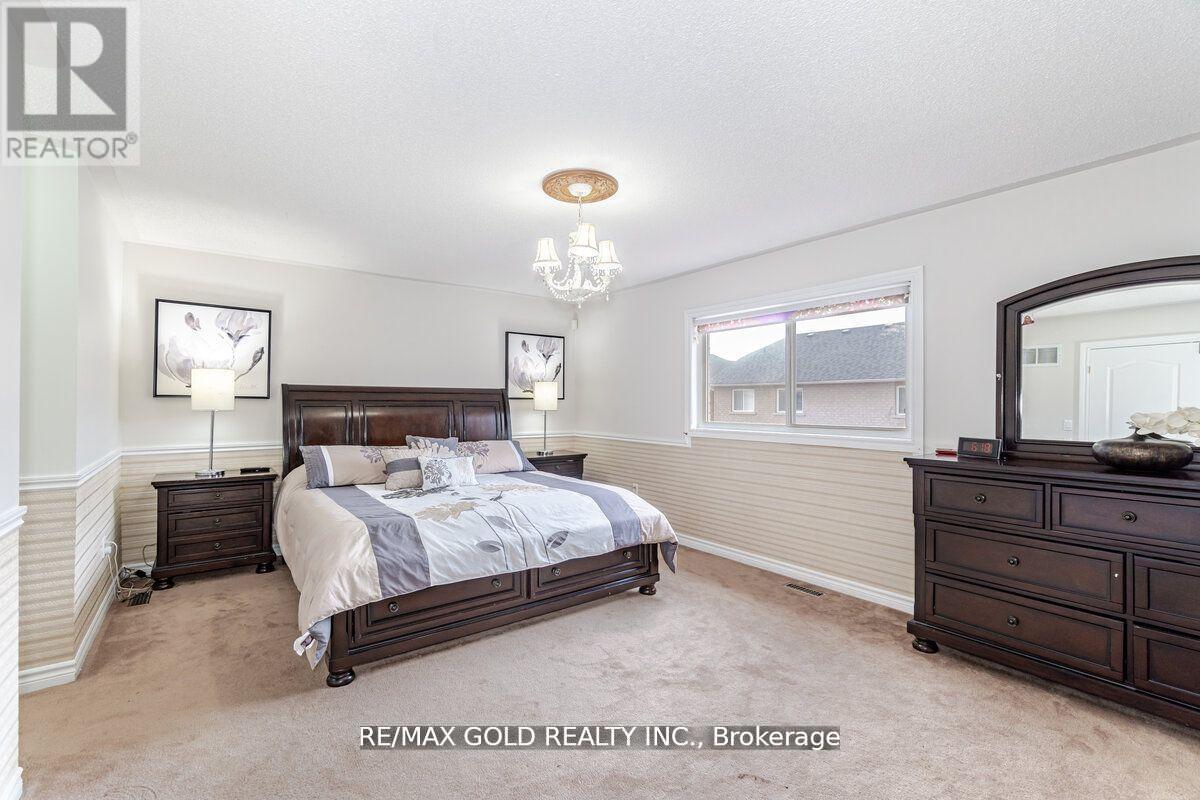 29 Ocean Ridge Drive, Brampton, Ontario  L6R 3K5 - Photo 19 - W12420814