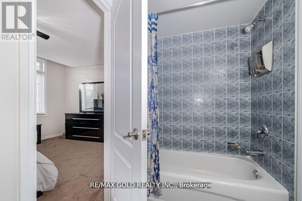 29 Ocean Ridge Drive, Brampton, Ontario  L6R 3K5 - Photo 28 - W12420814