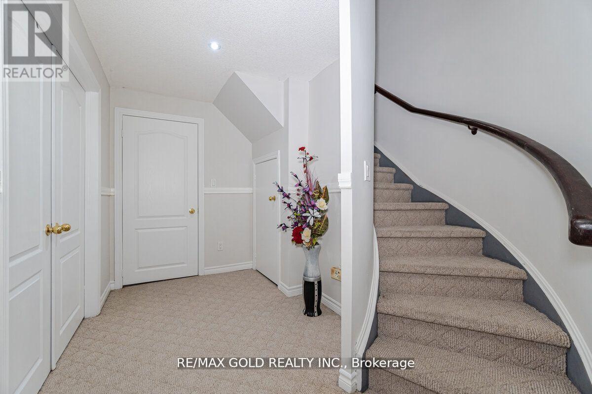 29 Ocean Ridge Drive, Brampton, Ontario  L6R 3K5 - Photo 34 - W12420814