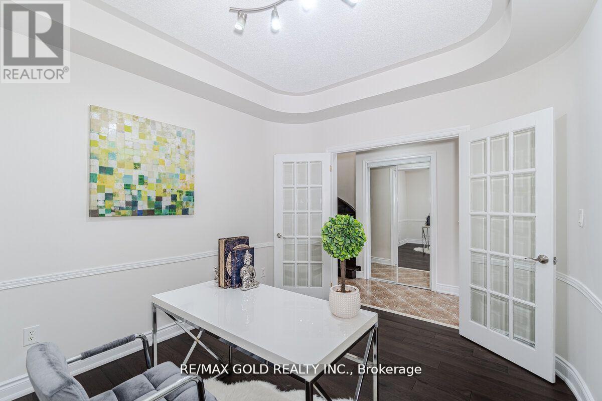 29 Ocean Ridge Drive, Brampton, Ontario  L6R 3K5 - Photo 6 - W12420814