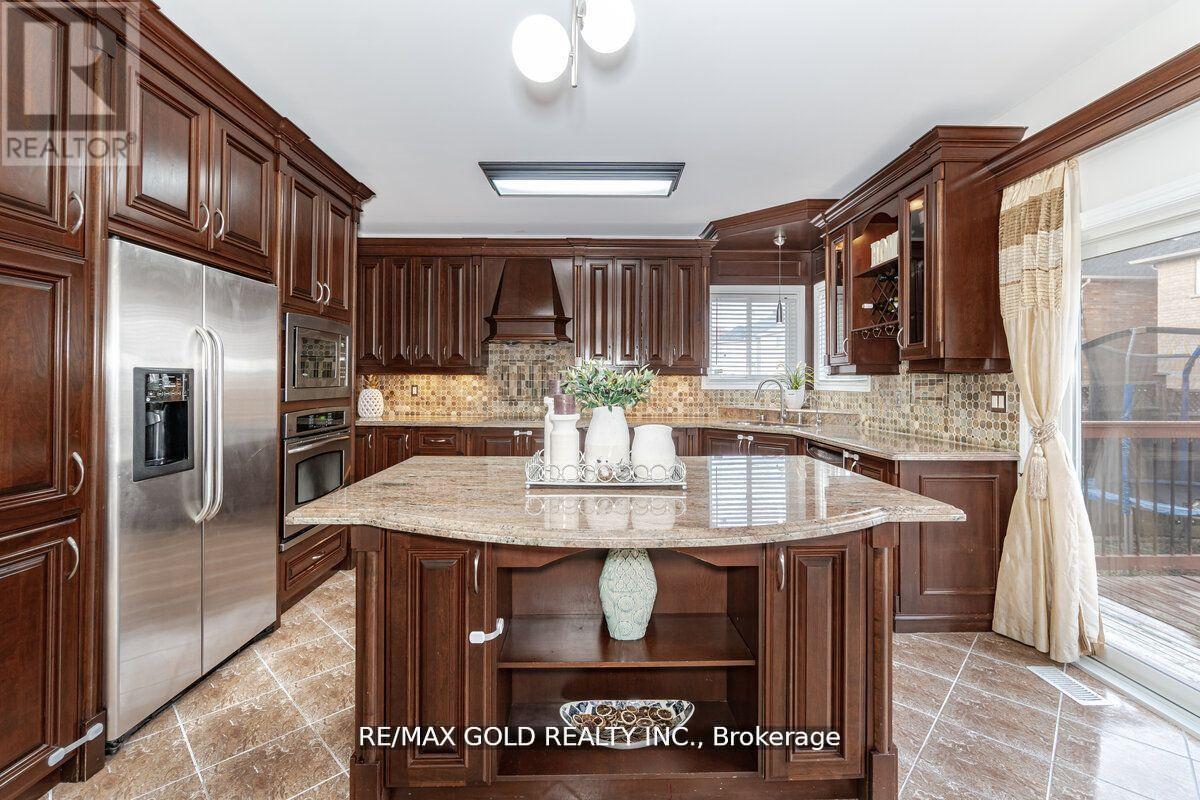 29 Ocean Ridge Drive, Brampton, Ontario  L6R 3K5 - Photo 9 - W12420814