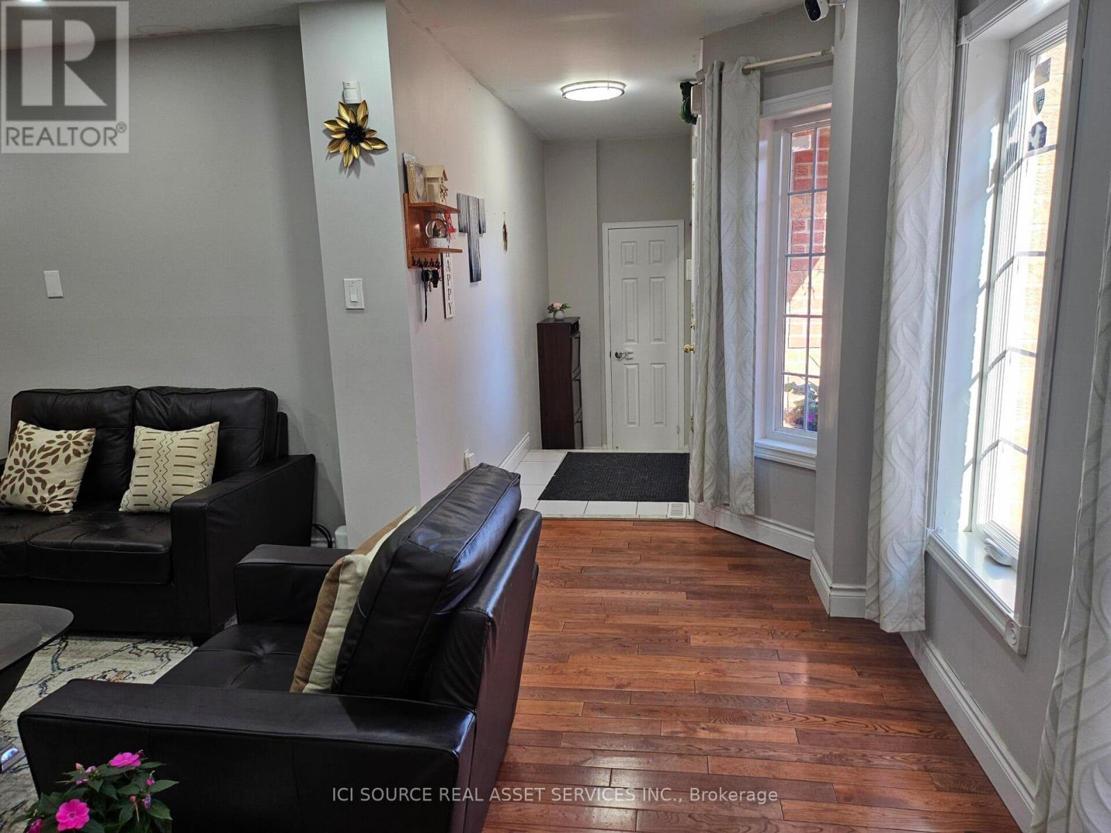 19 Piane Avenue, Brampton, Ontario  L6Y 4X8 - Photo 11 - W12420816