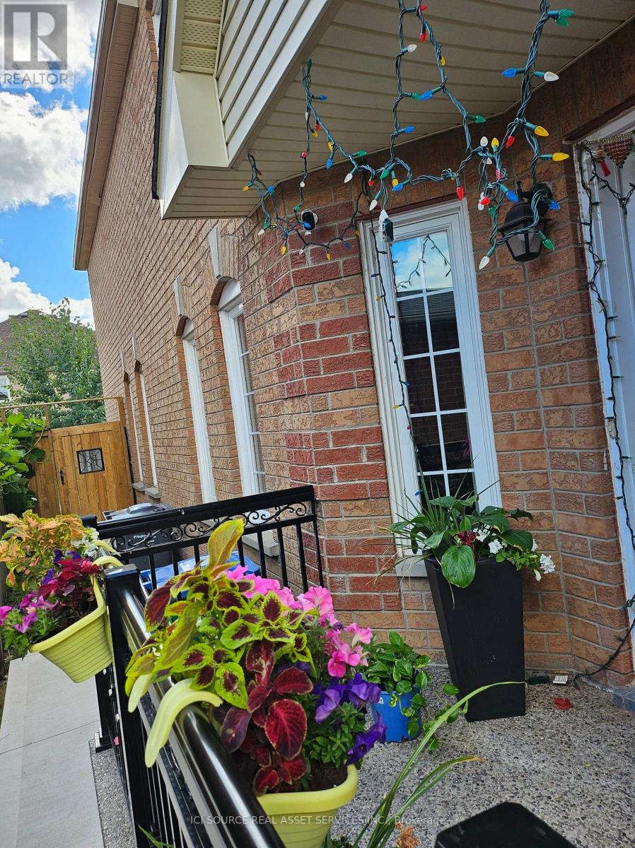 19 Piane Avenue, Brampton, Ontario  L6Y 4X8 - Photo 2 - W12420816