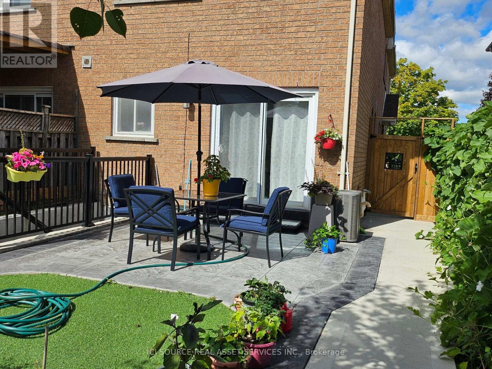 19 Piane Avenue, Brampton, Ontario  L6Y 4X8 - Photo 5 - W12420816