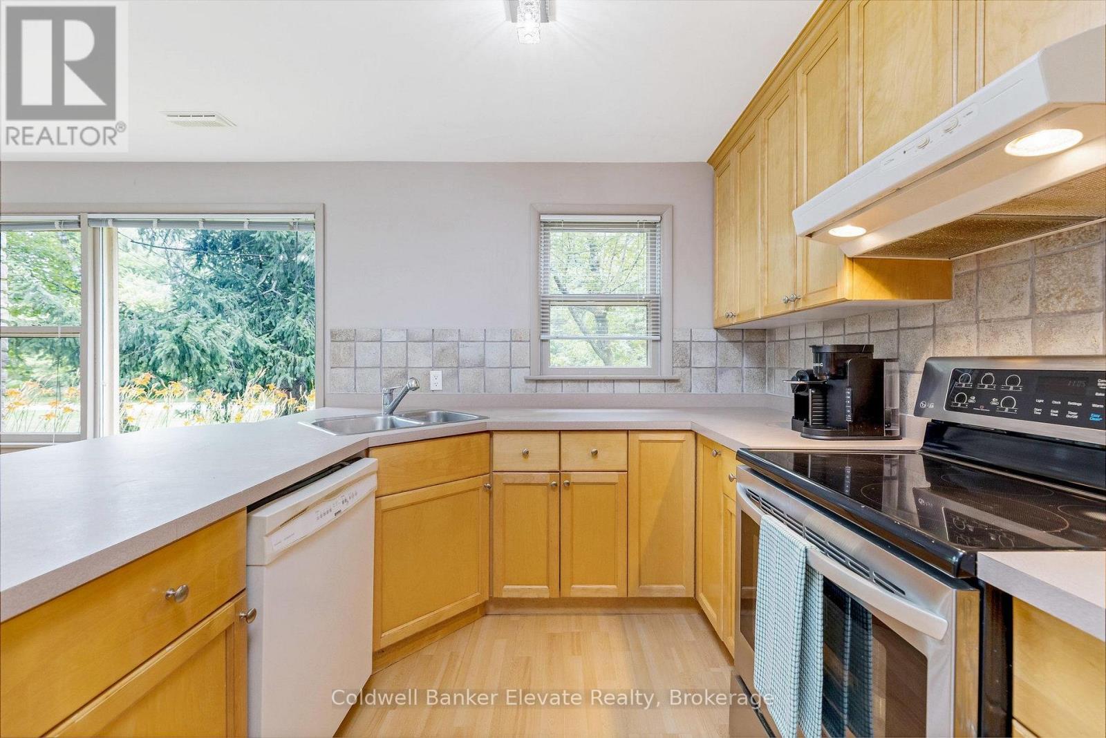 8 Ann Street, Halton Hills, Ontario  L7G 2V2 - Photo 16 - W12420823