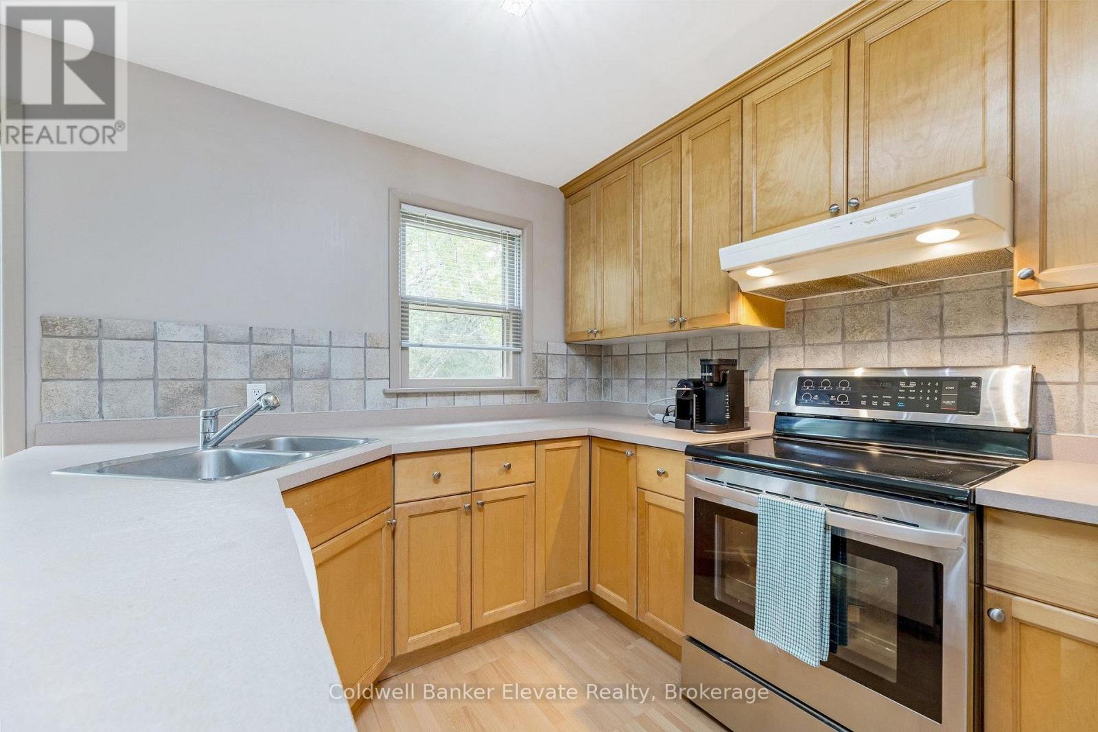 8 Ann Street, Halton Hills, Ontario  L7G 2V2 - Photo 17 - W12420823