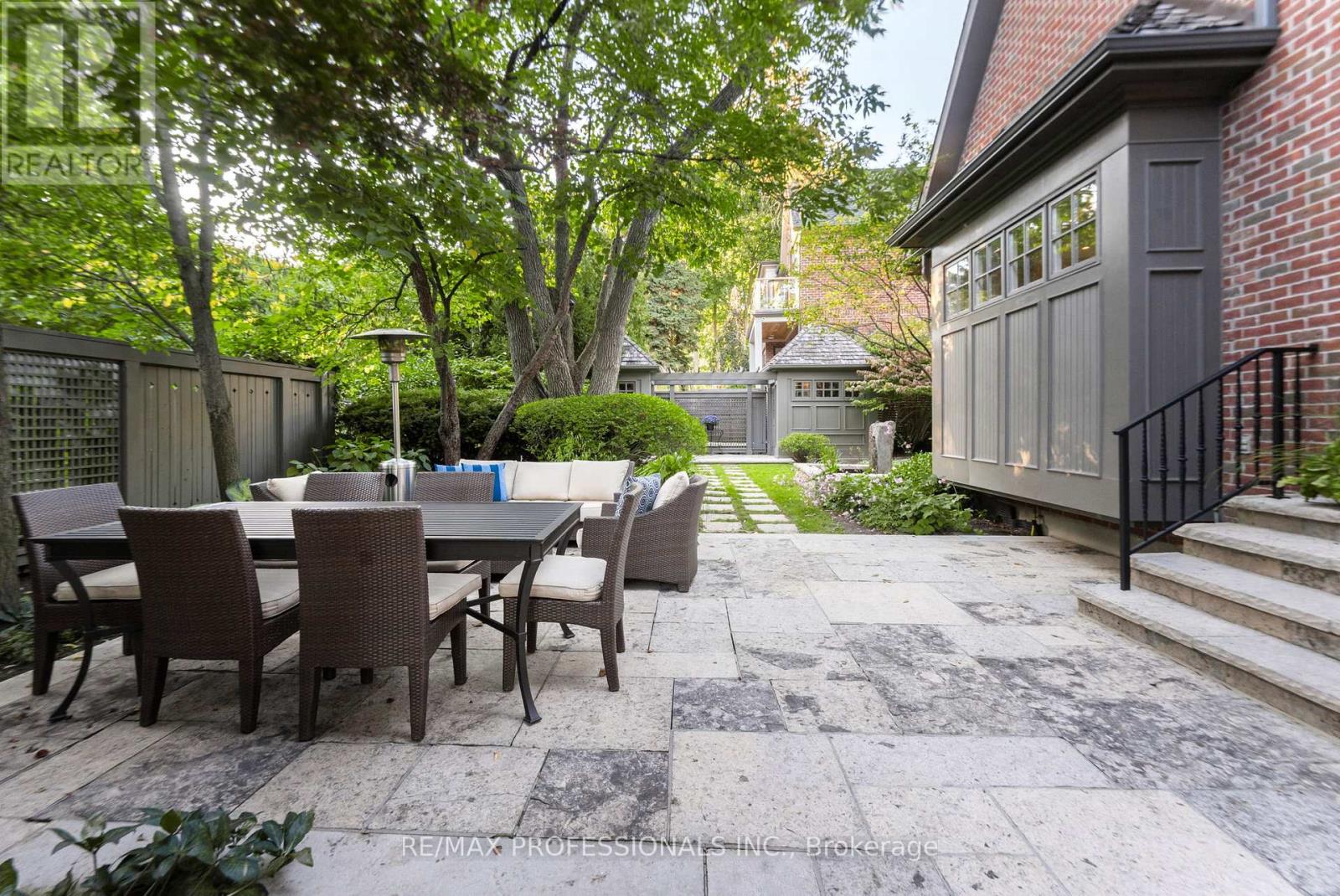 80 Kingsway Crescent, Toronto, Ontario  M8X 2R6 - Photo 41 - W12420828