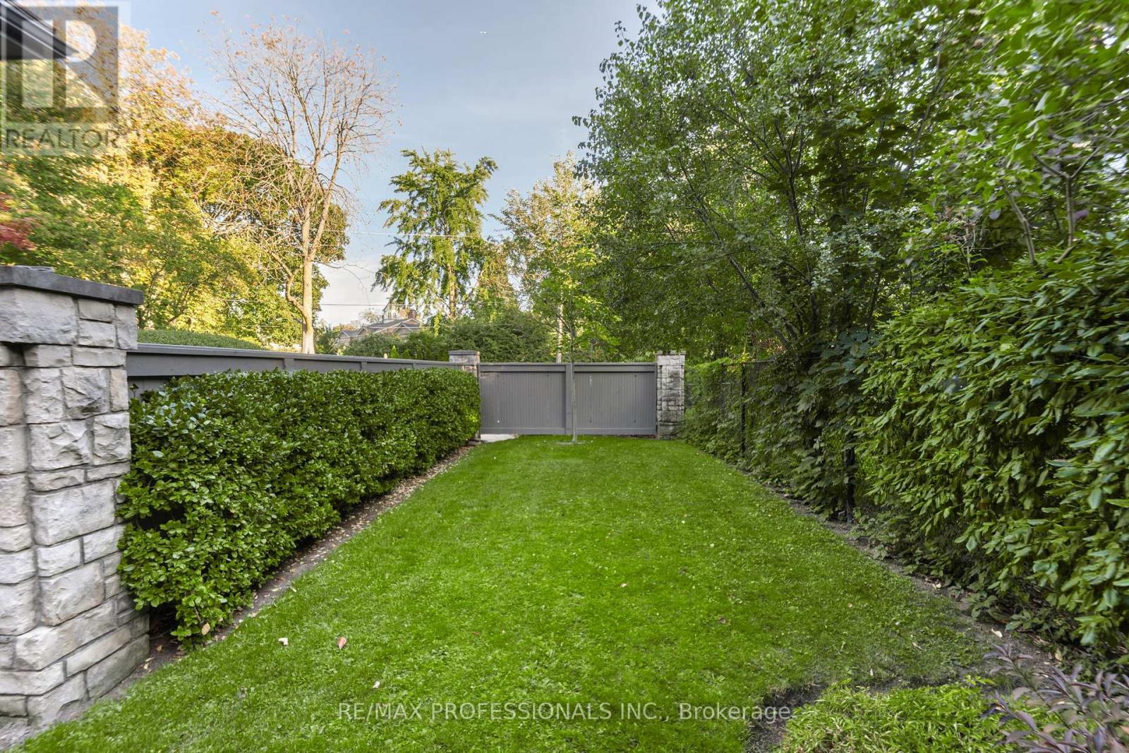 80 Kingsway Crescent, Toronto, Ontario  M8X 2R6 - Photo 45 - W12420828