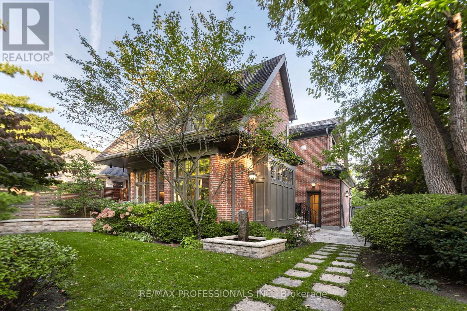80 Kingsway Crescent, Toronto, Ontario  M8X 2R6 - Photo 46 - W12420828