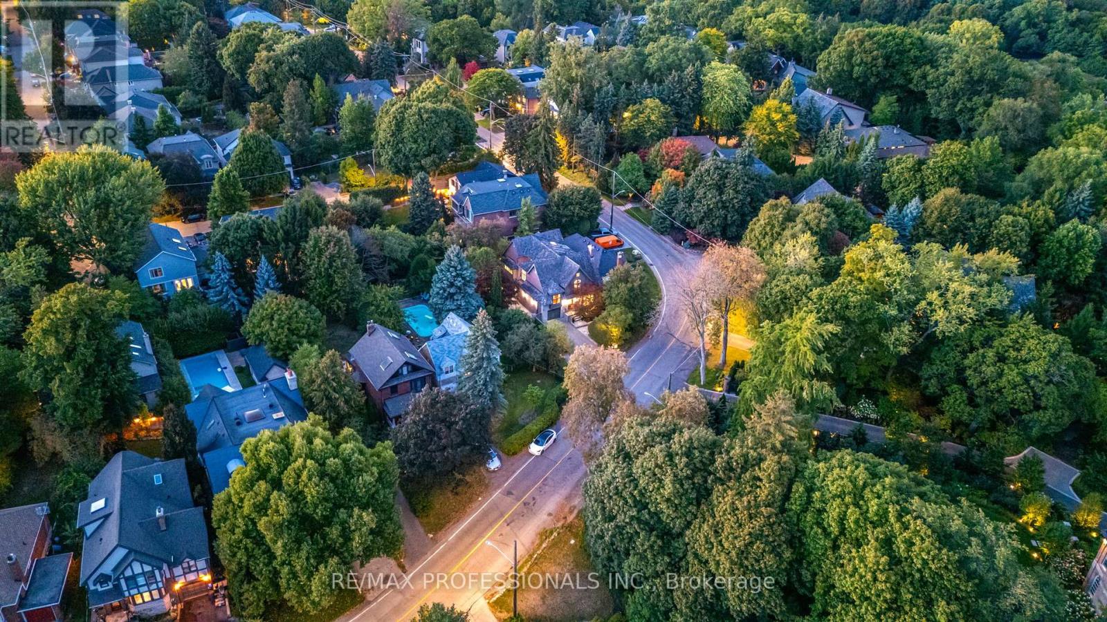 80 Kingsway Crescent, Toronto, Ontario  M8X 2R6 - Photo 48 - W12420828