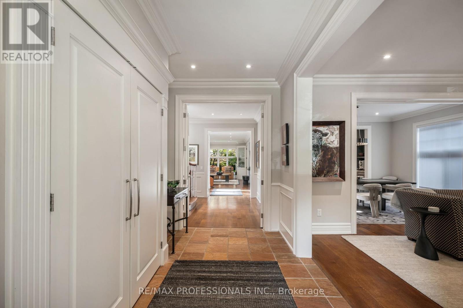 80 Kingsway Crescent, Toronto, Ontario  M8X 2R6 - Photo 6 - W12420828