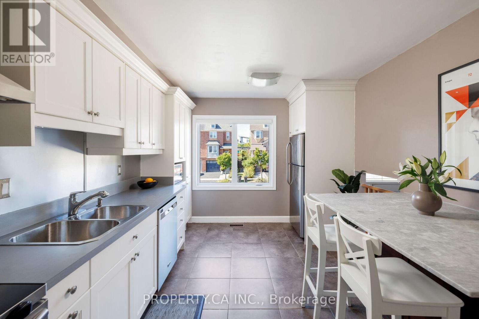42 West Oak Crescent, Toronto, Ontario  M9N 3Z4 - Photo 12 - W12420878