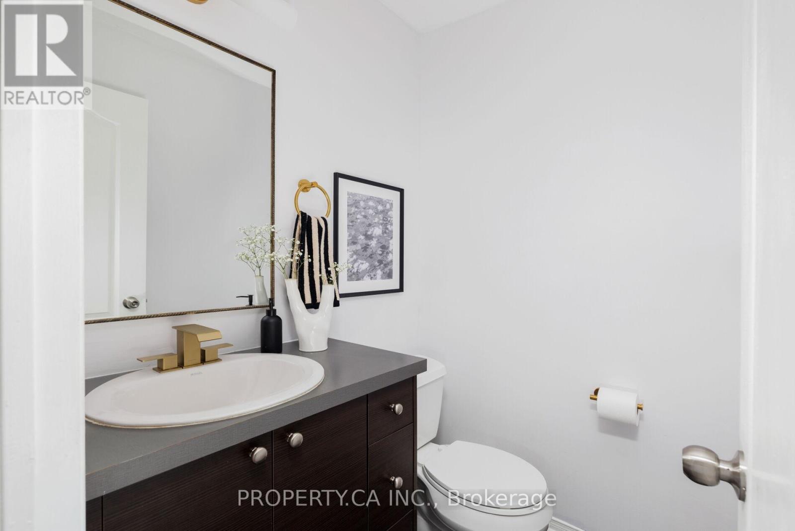 42 West Oak Crescent, Toronto, Ontario  M9N 3Z4 - Photo 13 - W12420878