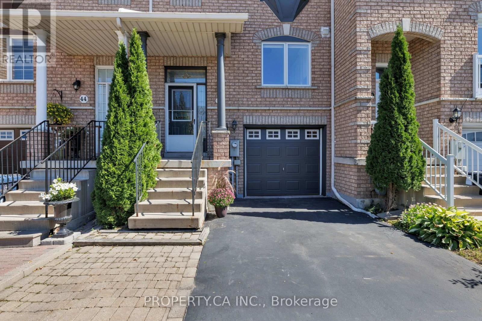 42 West Oak Crescent, Toronto, Ontario  M9N 3Z4 - Photo 2 - W12420878