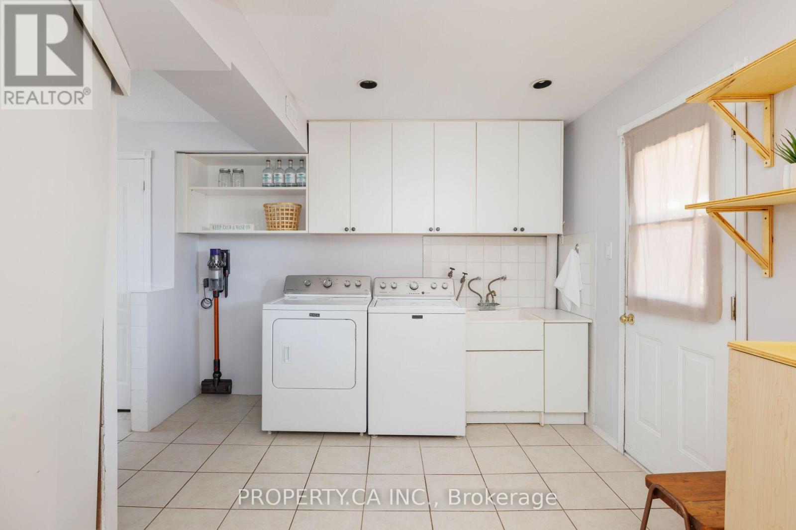 42 West Oak Crescent, Toronto, Ontario  M9N 3Z4 - Photo 34 - W12420878