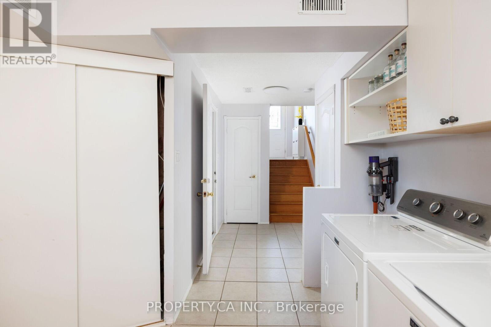 42 West Oak Crescent, Toronto, Ontario  M9N 3Z4 - Photo 36 - W12420878