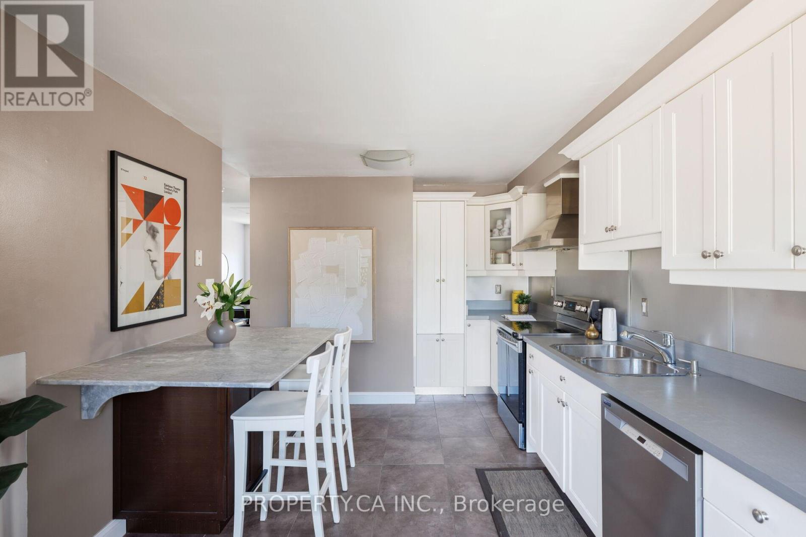 42 West Oak Crescent, Toronto, Ontario  M9N 3Z4 - Photo 6 - W12420878