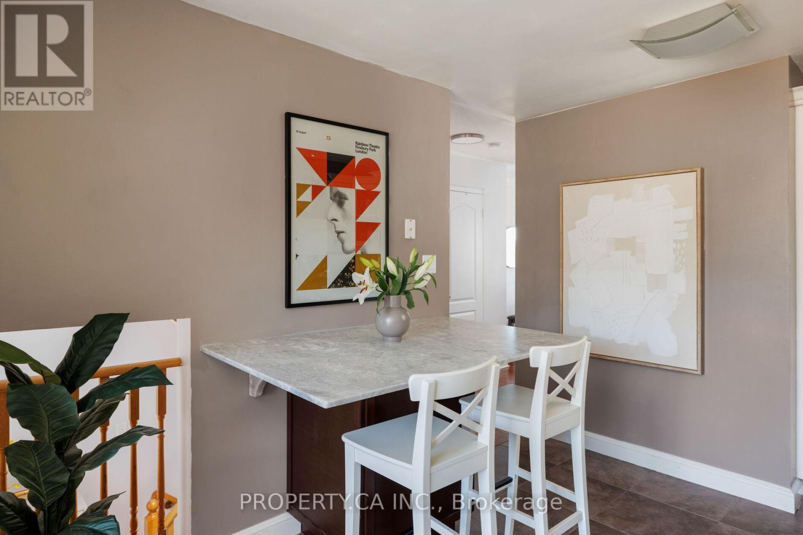 42 West Oak Crescent, Toronto, Ontario  M9N 3Z4 - Photo 8 - W12420878