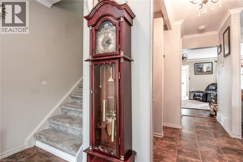 568 Strasburg Road, Kitchener, Ontario  N2E 1T8 - Photo 3 - 40769929