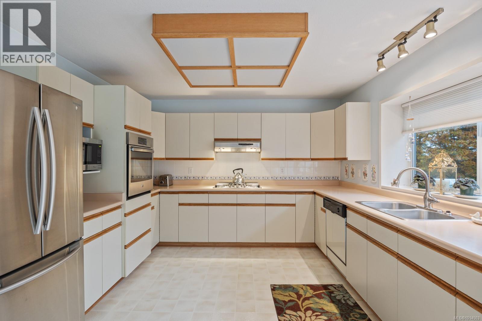 5910 Sea Terrace Rd, Courtenay, British Columbia  V9J 1W1 - Photo 19 - 1014503