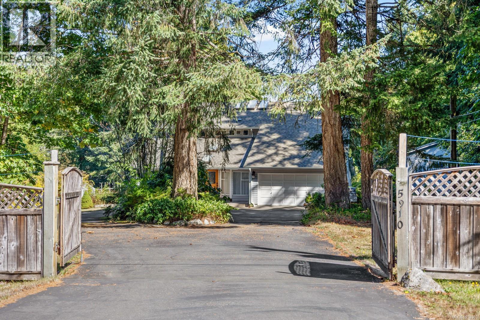 5910 Sea Terrace Rd, Courtenay, British Columbia