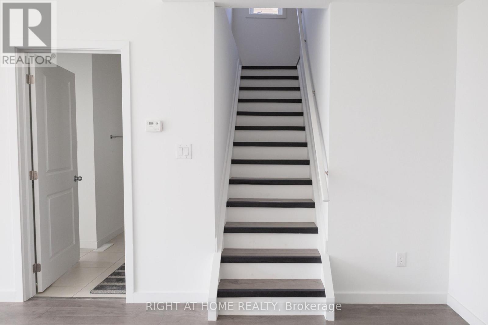 396 Chaffey Street, Welland, Ontario  L3B 2W4 - Photo 13 - X12420851