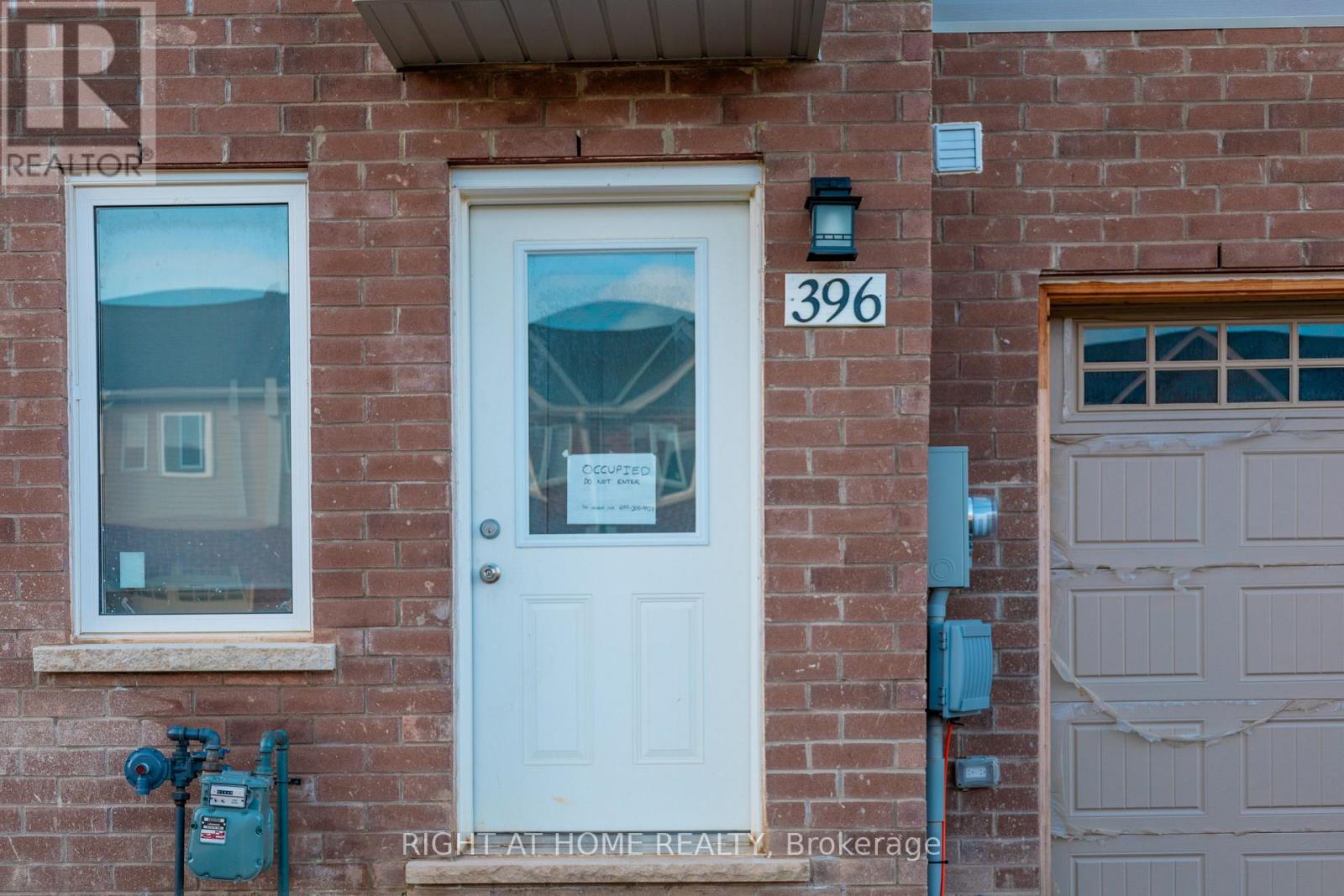 396 Chaffey Street, Welland, Ontario  L3B 2W4 - Photo 3 - X12420851