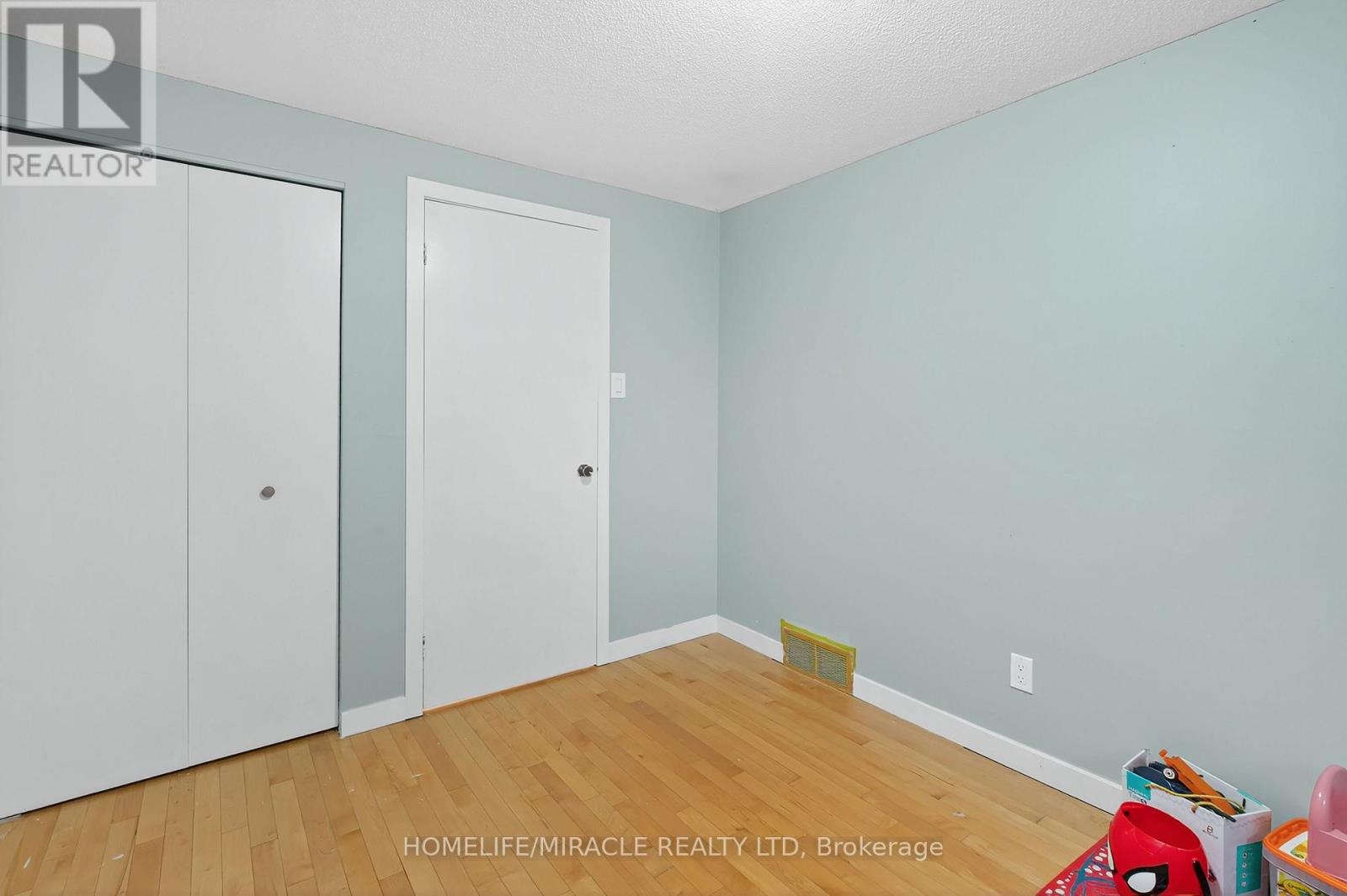 28 - 1318 Highbury Avenue N, London East, Ontario  N5Y 5E5 - Photo 25 - X12420879