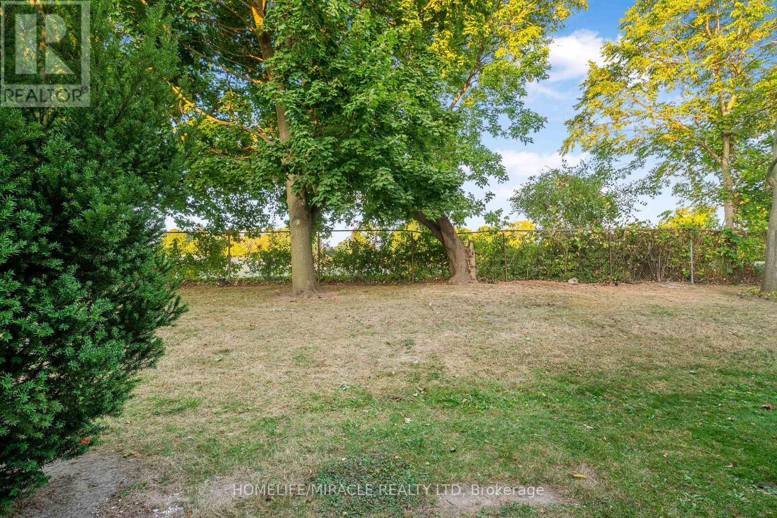 28 - 1318 Highbury Avenue N, London East, Ontario  N5Y 5E5 - Photo 32 - X12420879