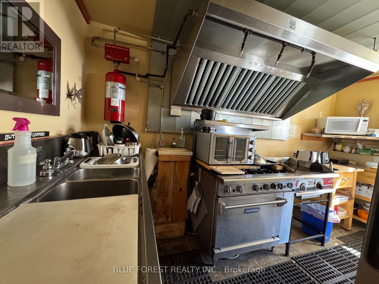 23 Wellington Street, Bayham, Ontario  N0J 1T0 - Photo 10 - X12421000