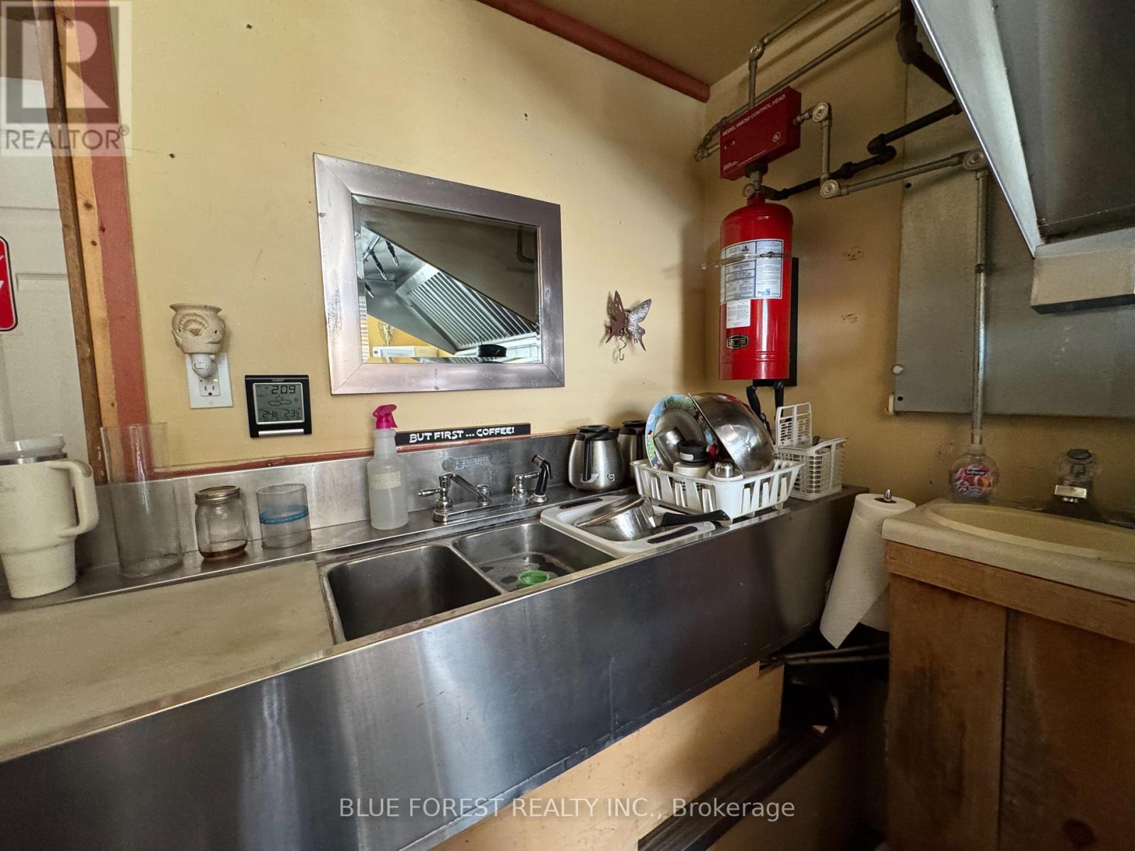 23 Wellington Street, Bayham, Ontario  N0J 1T0 - Photo 9 - X12421000