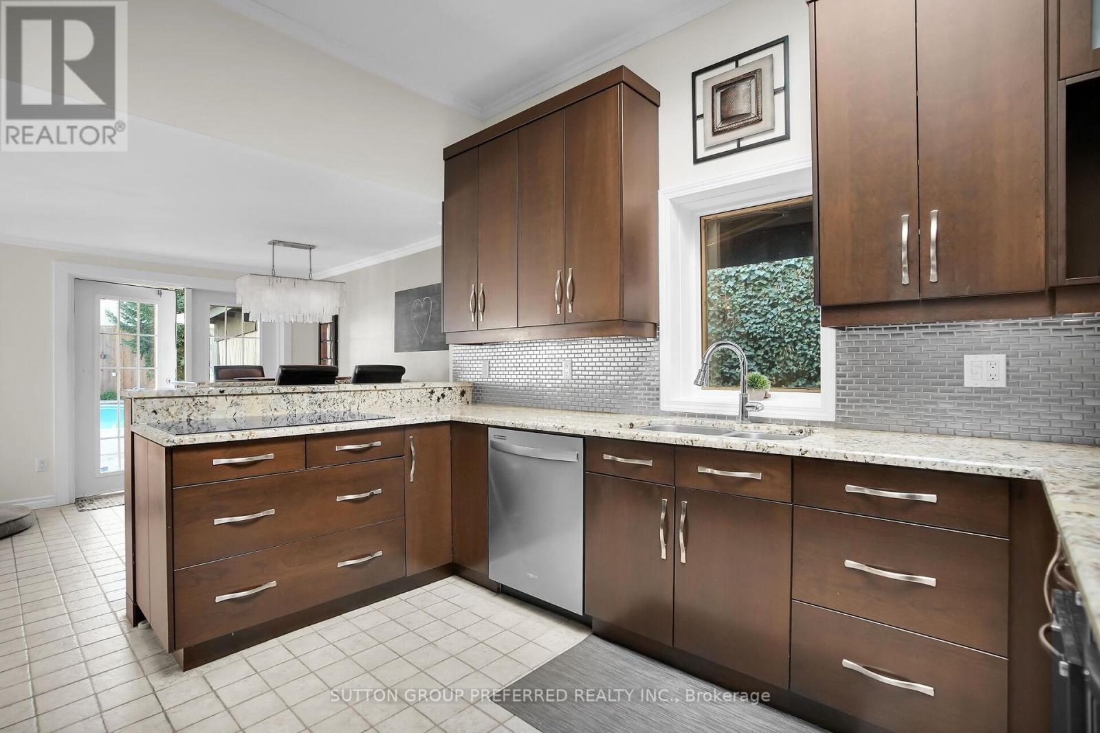 694 Colborne Street, London East, Ontario  N6A 3Z5 - Photo 13 - X12421057