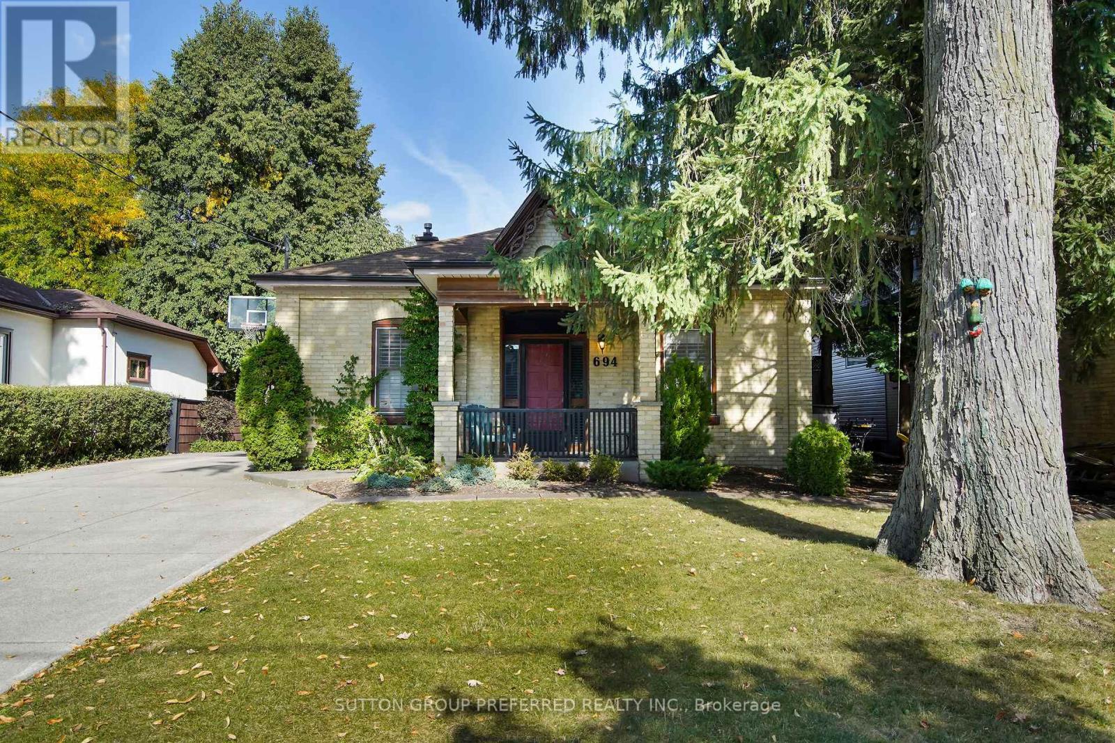 694 Colborne Street, London East, Ontario  N6A 3Z5 - Photo 2 - X12421057