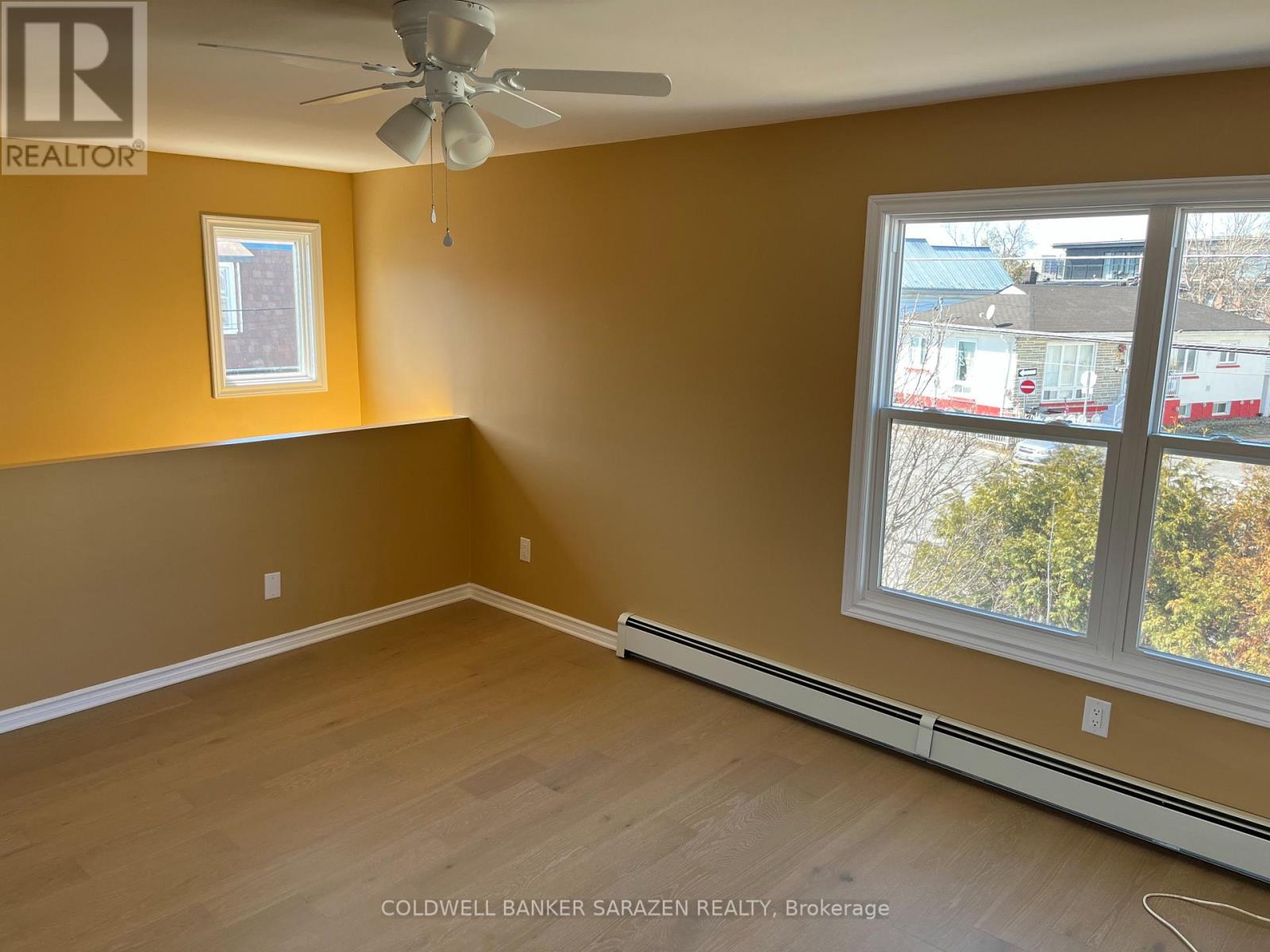 2 - 136 Deschamps Avenue, Ottawa, Ontario  K1L 5Z6 - Photo 5 - X12421094