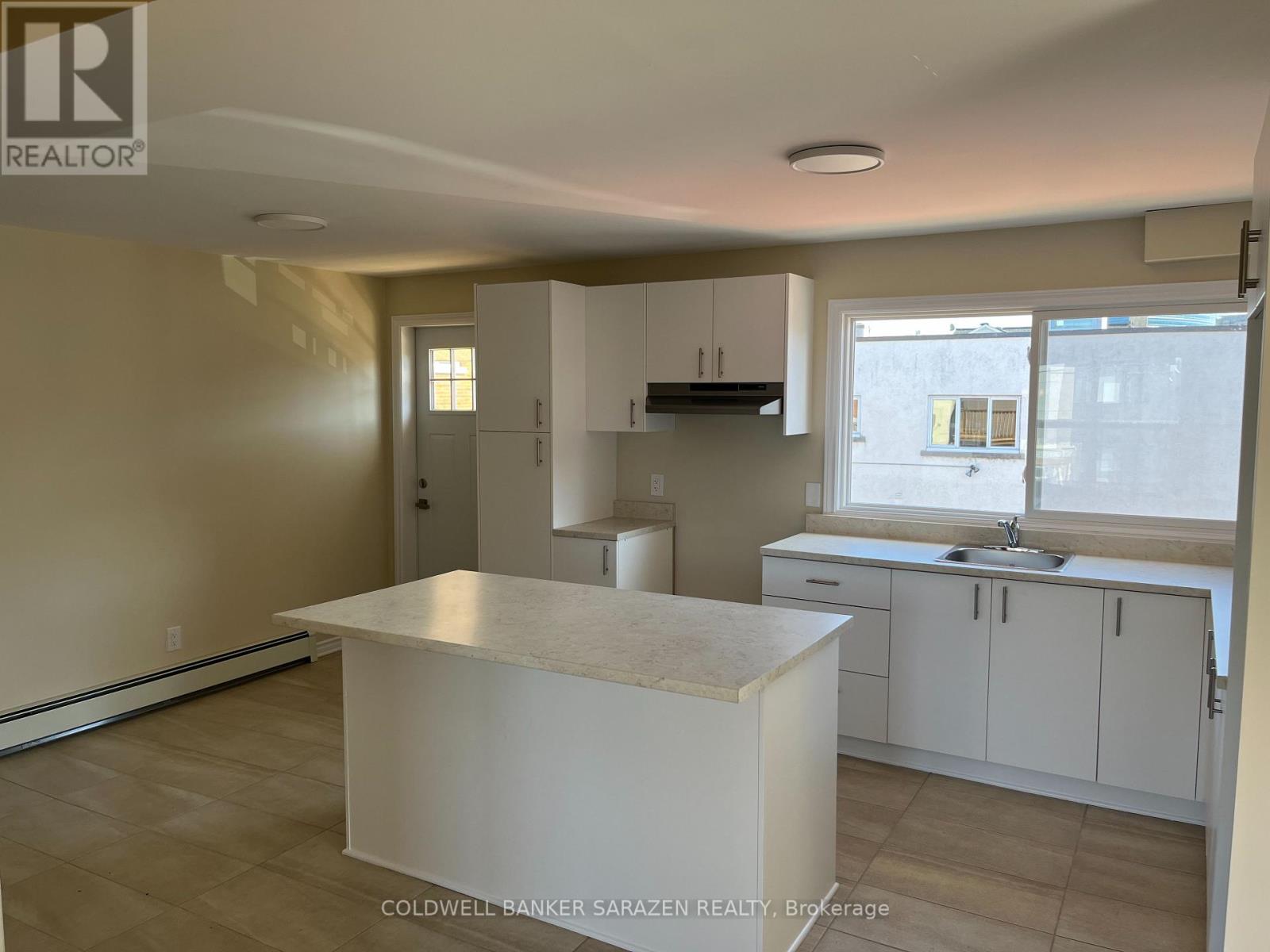 2 - 136 Deschamps Avenue, Ottawa, Ontario  K1L 5Z6 - Photo 7 - X12421094