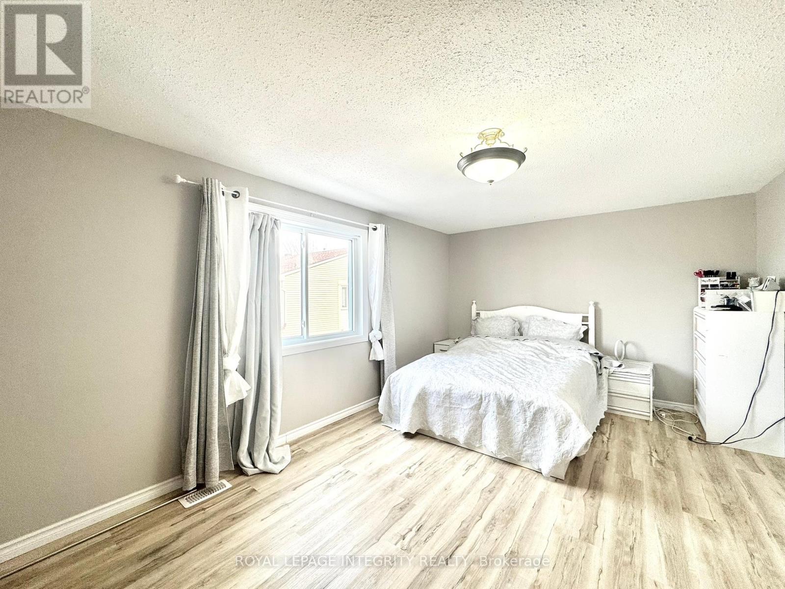 1584 Hoskins Crescent, Ottawa, Ontario  K4A 2J1 - Photo 11 - X12421105