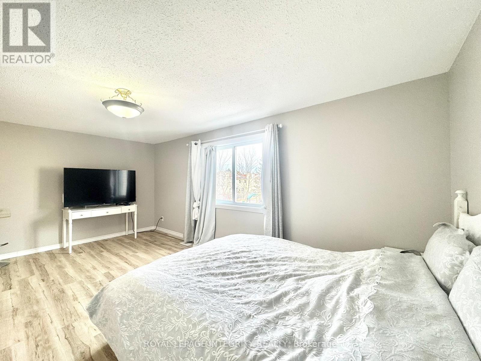 1584 Hoskins Crescent, Ottawa, Ontario  K4A 2J1 - Photo 12 - X12421105